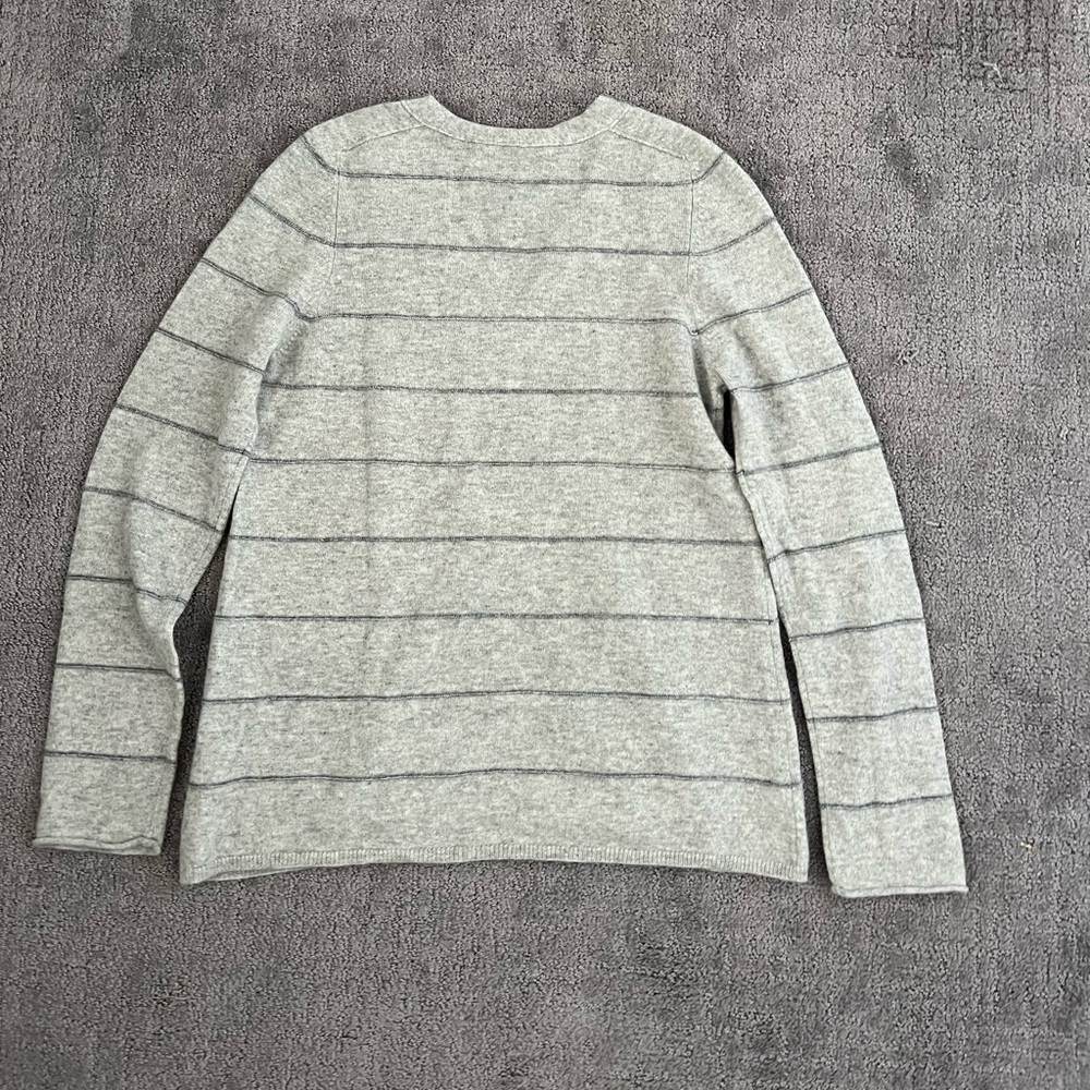 In Cashmere V-Neck Metallic Ribbed Pullover Sweater - Picture 4 of 4